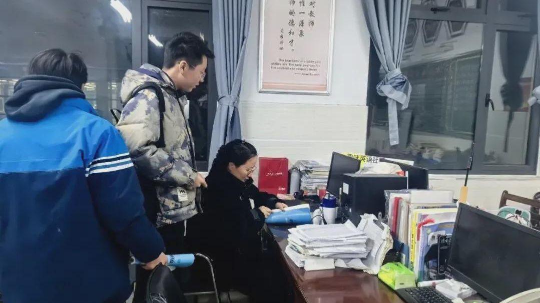 信阳市羊山外国语中学教师鲁玉梅：丹心育桃李 慧语绽芳华