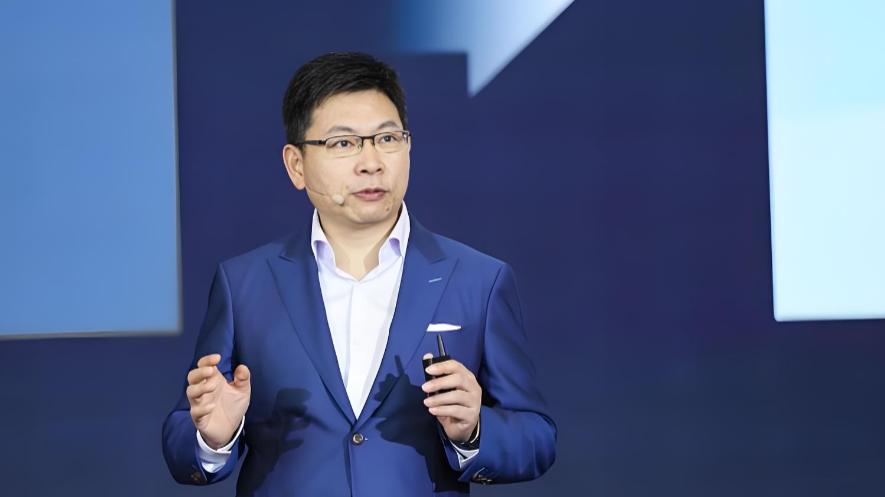 余承东吐槽：多次猛烈批评团队审美太差，要有高级感的审美水平