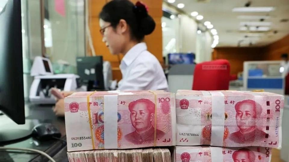 老板找员工借3万应急，承诺随工资还，看到工资条：倒扣200？