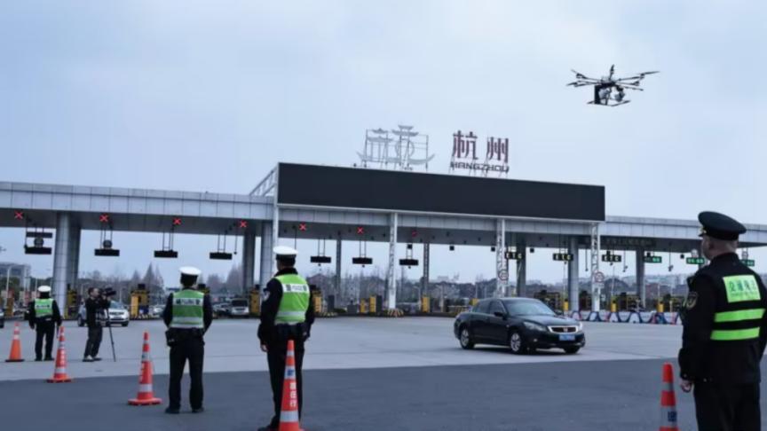 无人机化身空中警察守护春运，“一网统飞”构建城市治理新模式