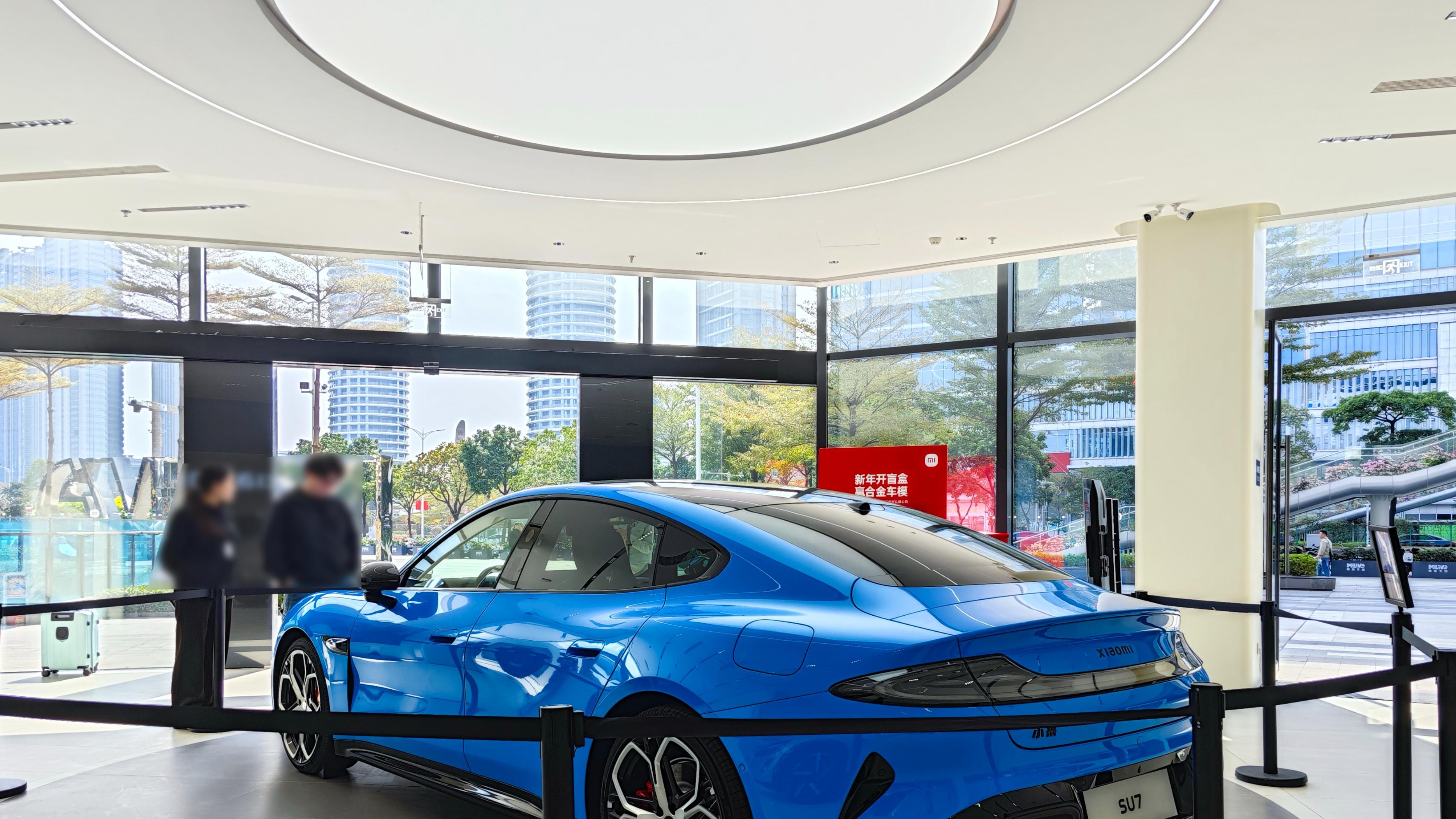 新一代小米SU7实拍：门把手换了、舒适性升级，但更贵了