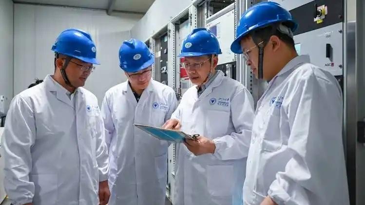 北大出科学家，清华出工程师，哪个更强一些？