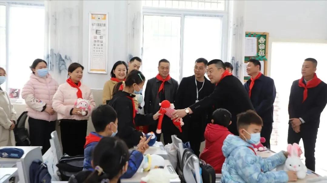 企业捐赠关爱特殊儿童成长——阜南新阶层力量点亮折翼天使逐梦路