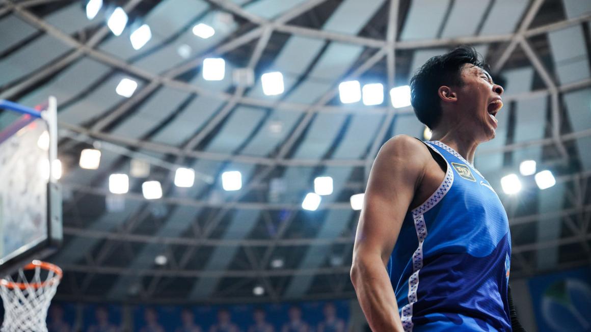 我没篮？邹阳三分9中7轰35分现场打脸四川老总 他比陈国豪强在哪？