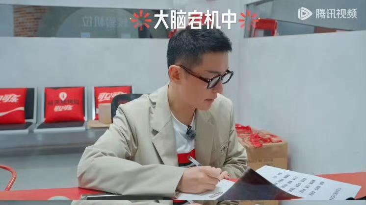 《桃花坞》抢房竟有后续：刘冲前脚答应方媛把单人间给她，转身就为自己抢了房！