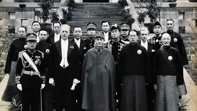 女子卖光家产支援抗日，直言：我可以饿死，但祖国一定要胜利