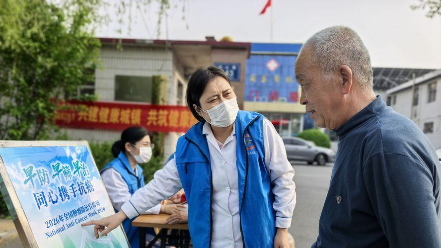 桓台县果里镇周家卫生院：防癌知识赶大集