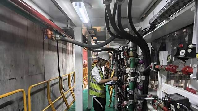 深江铁路站前6标首台盾构机顺利始发