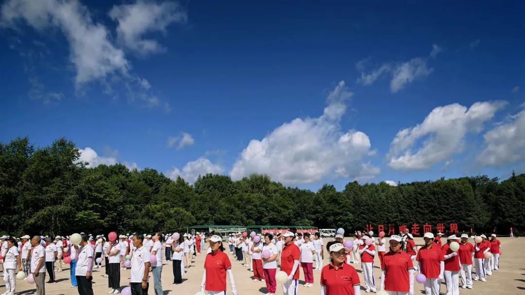 广东观音山国家森林公园代表团出席日月峡开园26周年庆典暨第五届拍手舞大赛