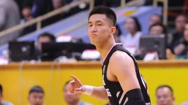 球迷喊话郭士强：为何漏掉郭艾伦？