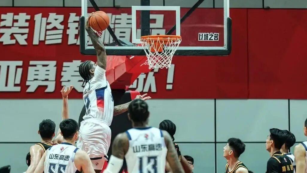 杀疯了！中国男篮第一后卫横空出世，成功锁定12人大名单一席之位