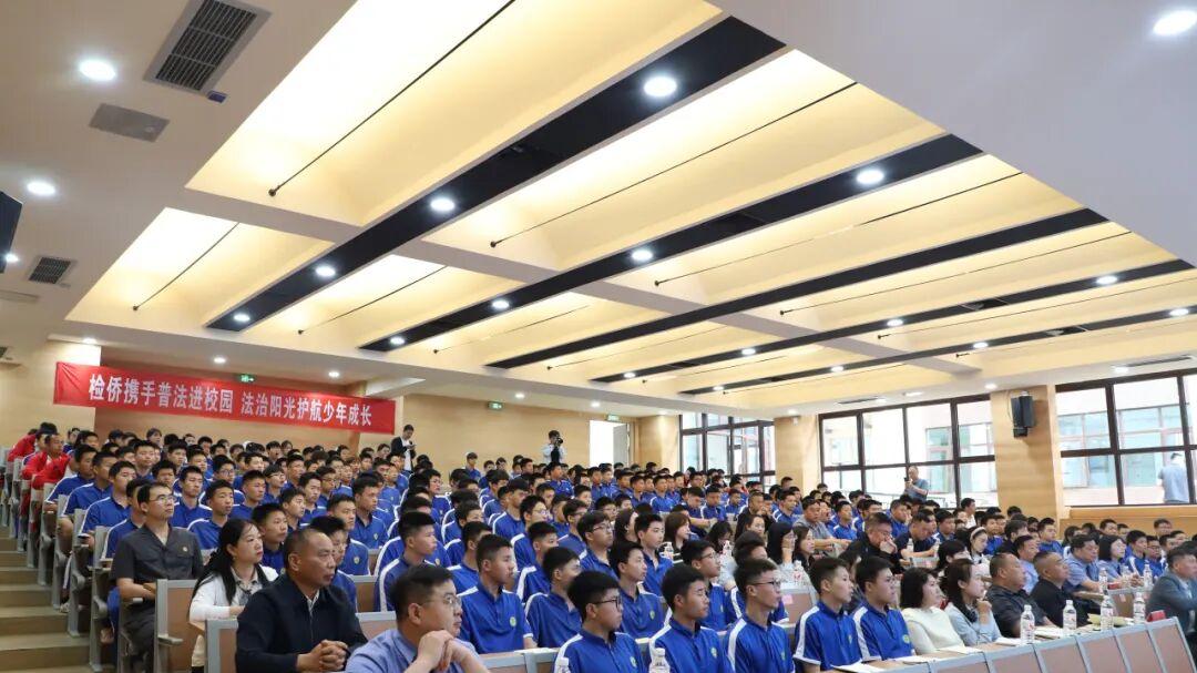 登封市多部门联合走进鹅坡武校开展送法进校园活动