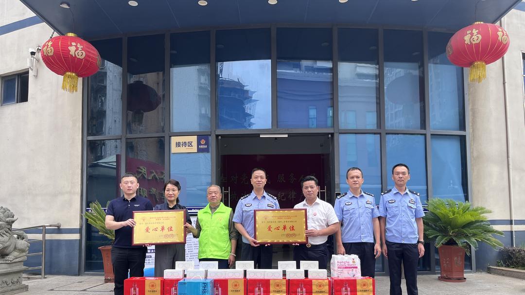 刘宜华三年涓滴汇大爱   功夫福龙水六十万瓶清泉暖榕城