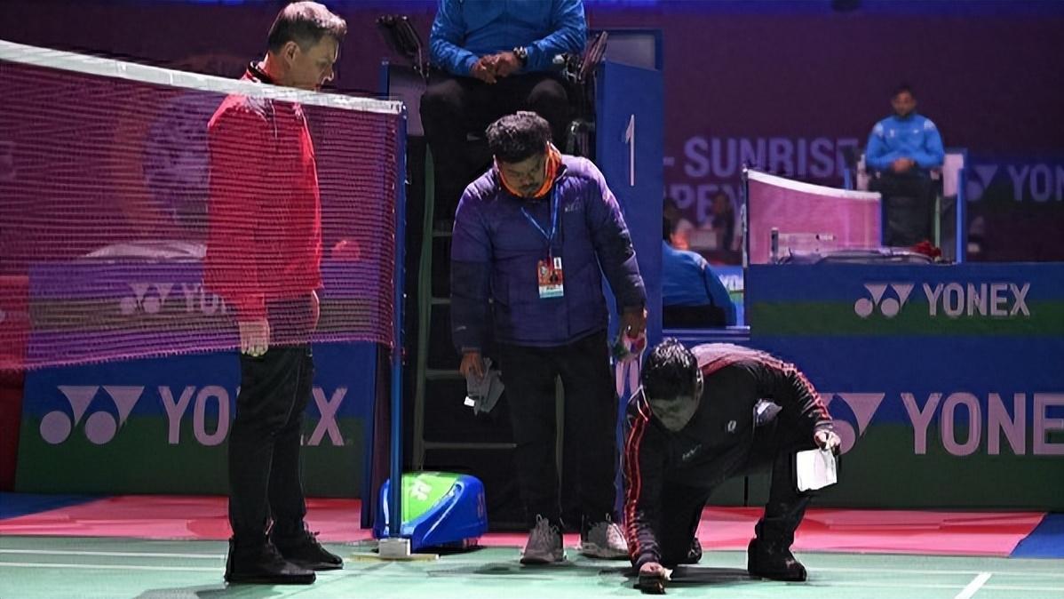 鸟粪乱落 + 猴子闯场！新德里羽球赛沦为 “闹剧”，世锦赛资格悬了？