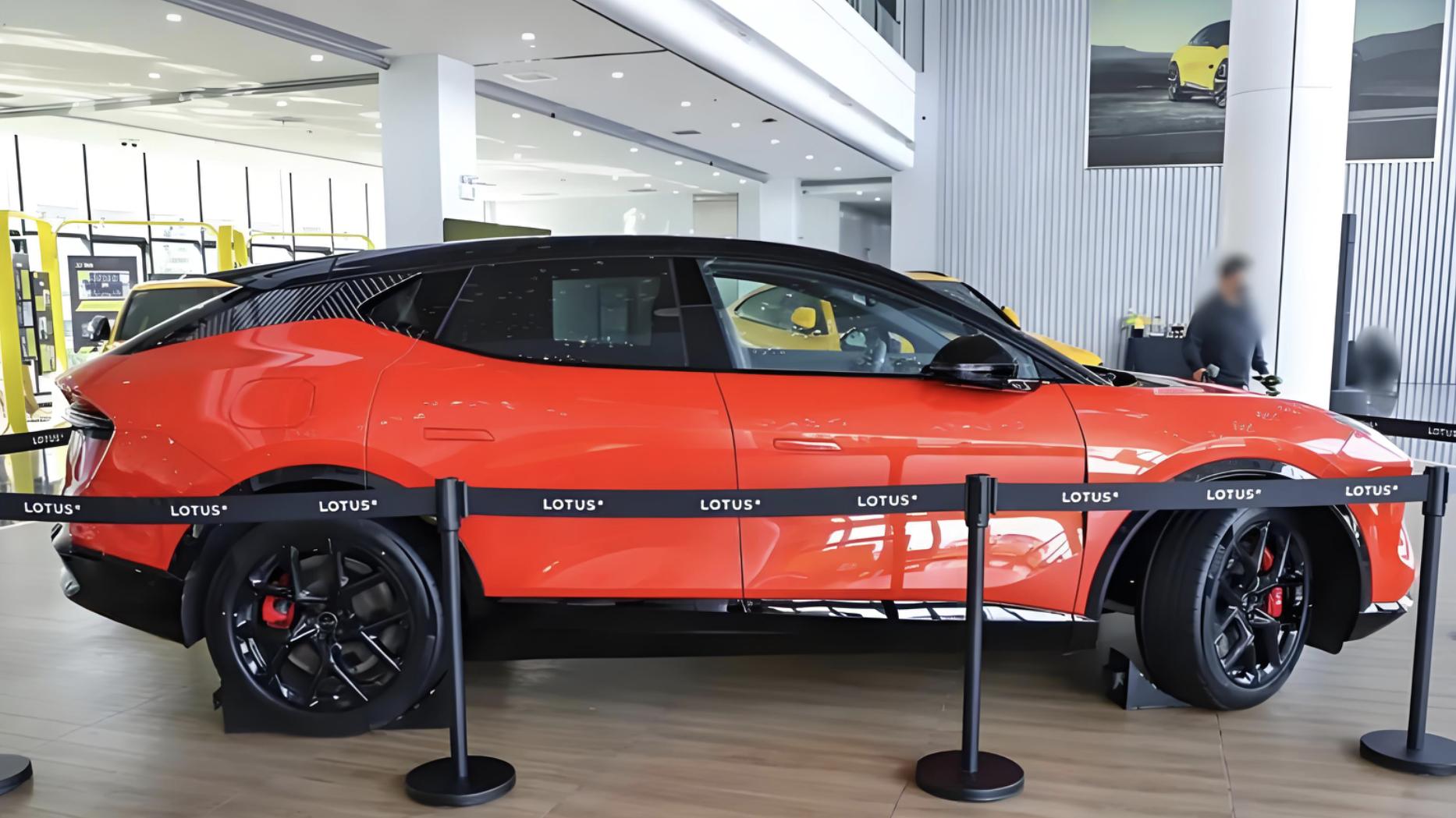 又一高性能SUV，搭载2.0T插混动力，综合功率952马力，续航1400km