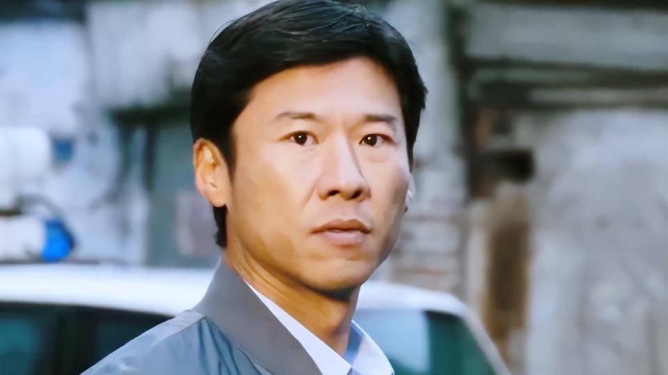 《低智商犯罪》是国产悬疑的另类突围，还是一场“喜剧事故”？