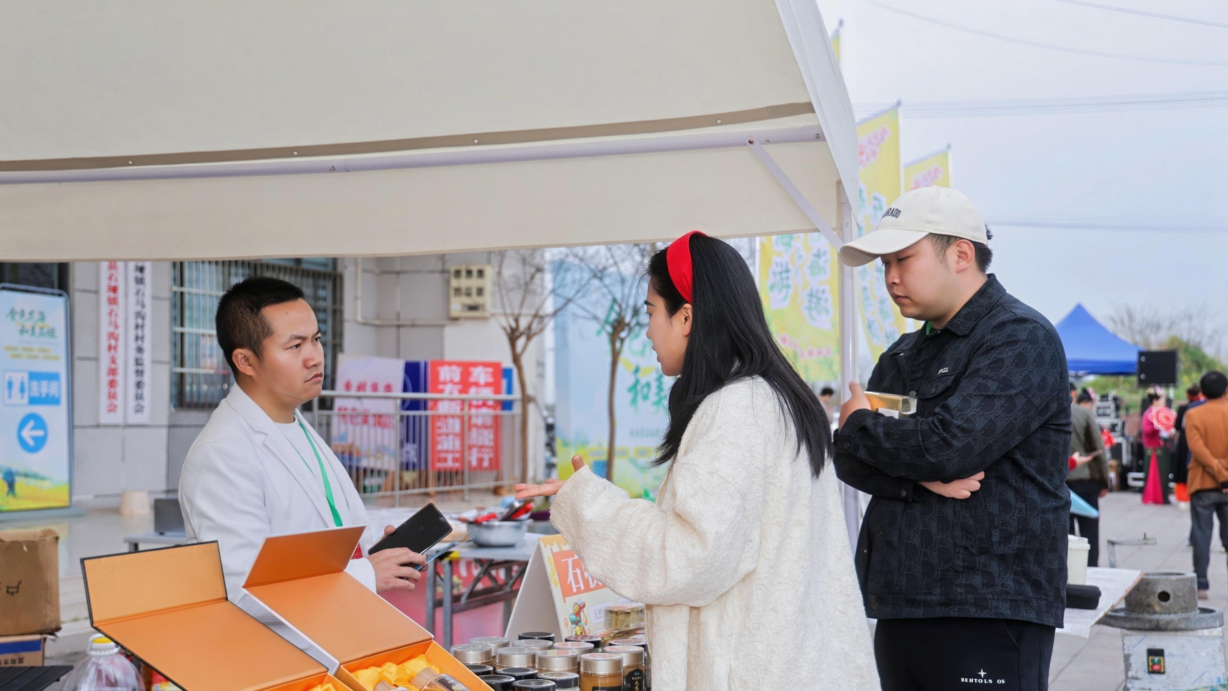 一片油菜花撬动乡村振兴的“金色引擎”