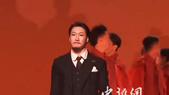 ​杨思宇舞剧谢幕脱和服鞠躬！一句话尽显中国心