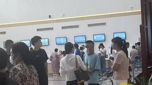 虚假吹嘘联欢套路，揭秘德元升中医馆背后的医托牟利陷阱