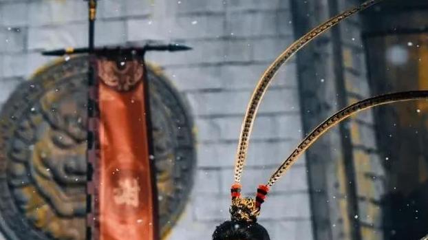 《逐玉》正式收官，张凌赫长文寄语谢征，毛笔书写唐诗名句