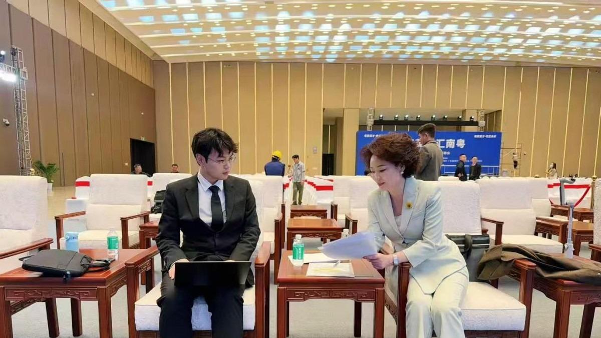 刷屏广东！腾讯博士 20 元猪脚饭演讲火遍全网，幕后导师范镌文全链路打造