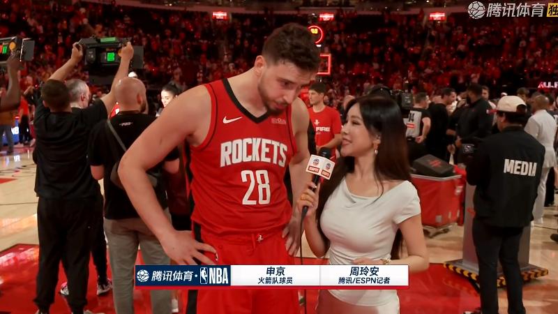 火箭大胜！阿门23+4+7，杜兰特笑容满面，赛后申京接受记者采访