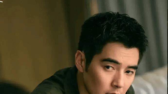 黄晓明47岁考博失败，金世佳38岁读博：他们赌的不是文凭，是这3条退路