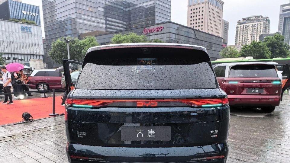 比亚迪大唐EV售23.99万起，车长超5米2，纯电950公里