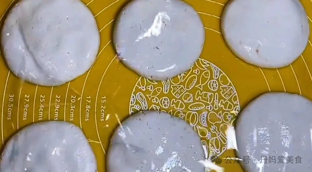 老妈炸了几十年的油炸糕秘方，外皮蓬松空心，软糯香甜