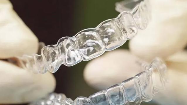 假牙松动、牙套脱落？春节就医不便，临时处理技巧get