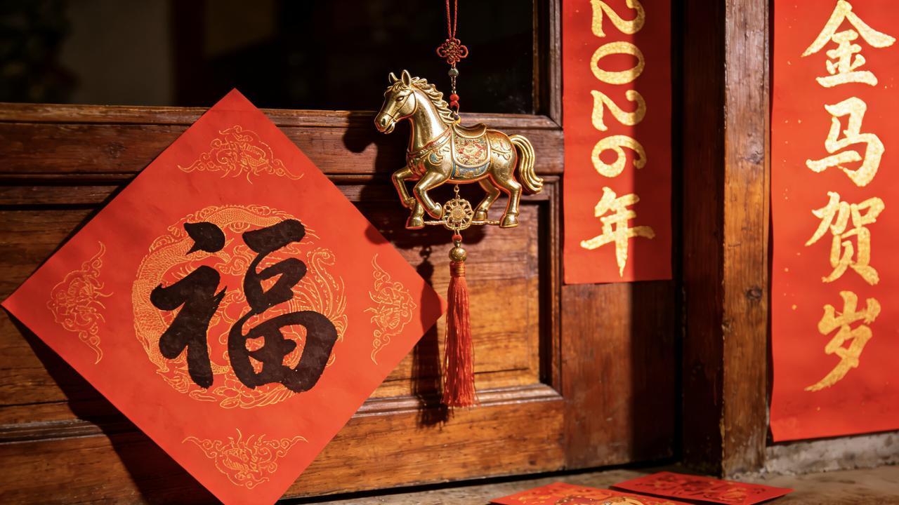 马年春节将至！提醒：“单春逢红马，5人要穿红”，这里面有你吗