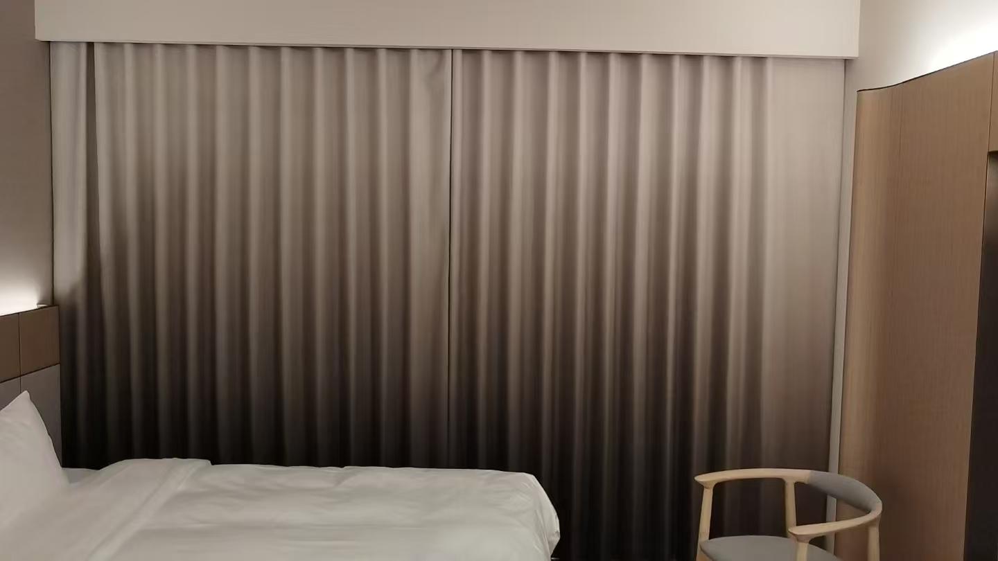 飘窗窗帘总漏光？电动帘还凌乱？中波帘全遮光不漏光，家装党救星