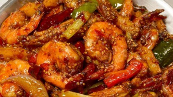 鲜虾配鸡翅，焖一锅咸香入味，全家都爱吃