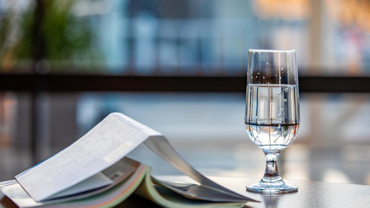 白酒小白逆袭指南！3招教你秒变"品酒大师"，饭局上惊艳全场