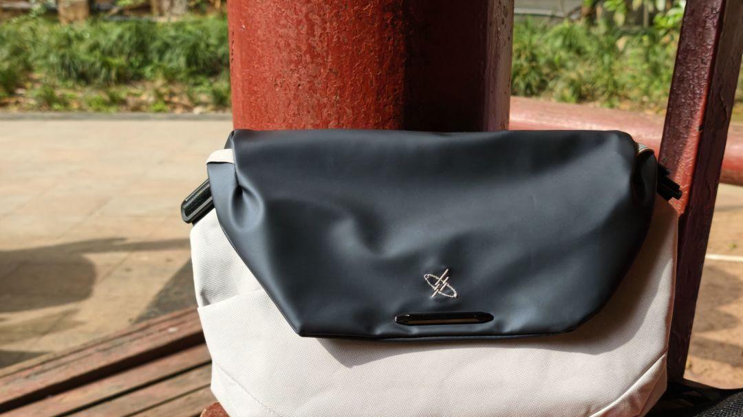 春日通勤神器，差旅通勤全适配！光影行星斜挎包星云2