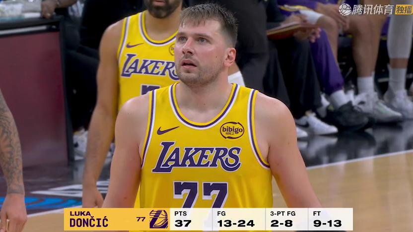 湖人惨败！东契奇38+10+10，赛后冲突，福克斯抱住范德彪，东契奇拦住比永博