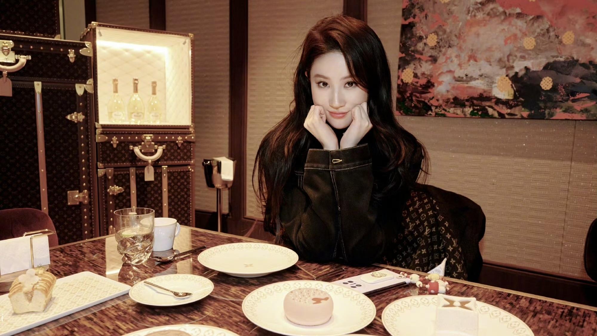 松弛感即王道：刘亦菲的反内卷式营业