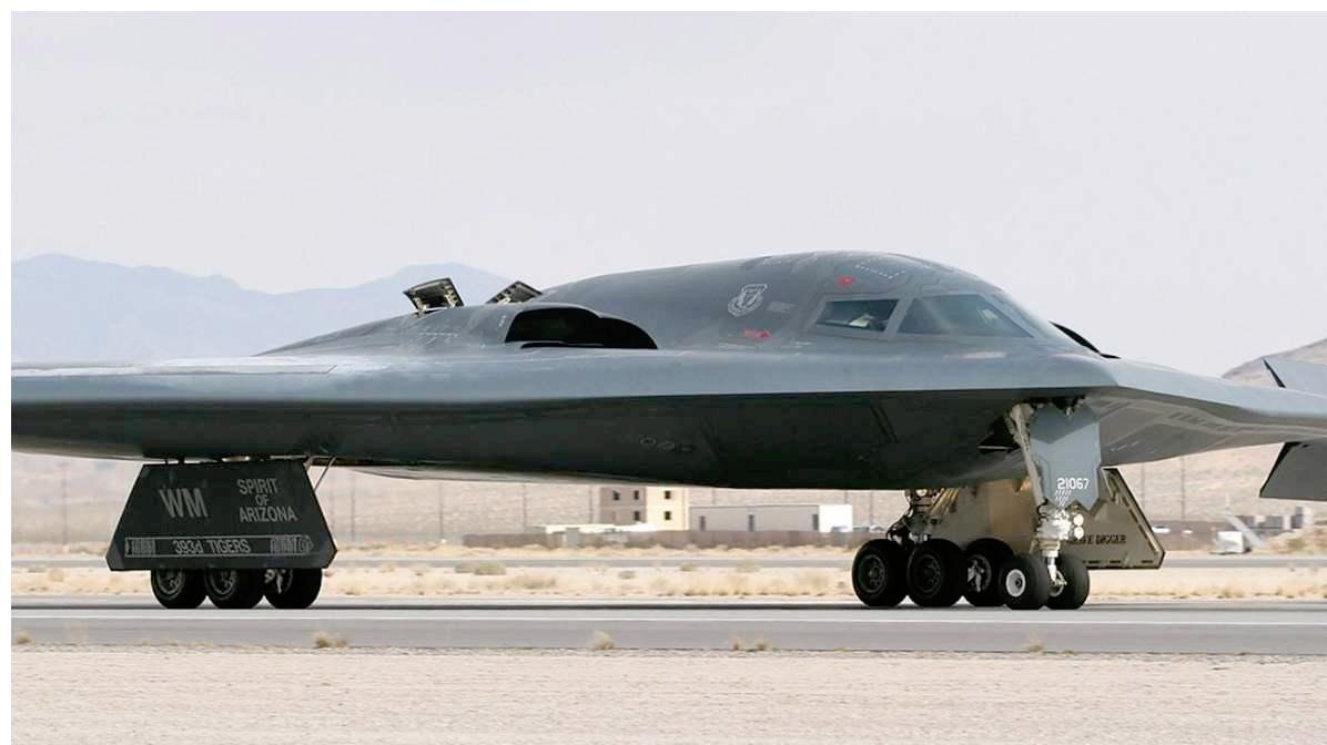 三大迹象打伊朗！“林肯”号静默进入中东，16架运-20紧急驰援？