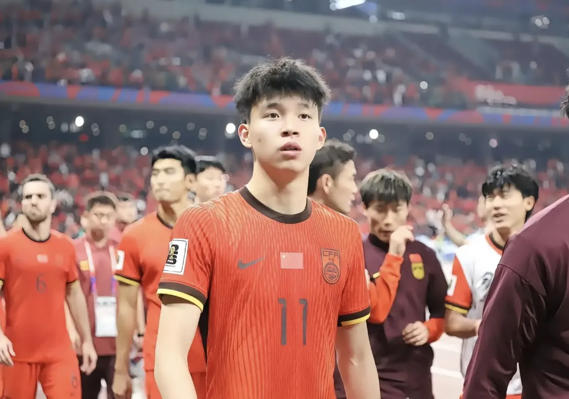 不想留洋了，王钰栋一个月前就收到欧洲球队邀请了，却并不积极，还是留国内好