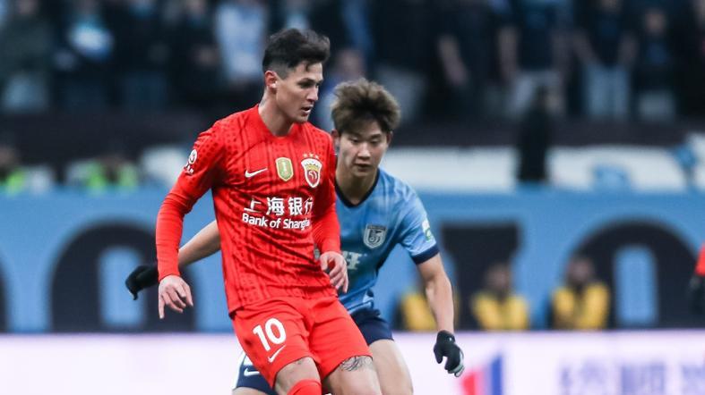 昏招连连！穆斯卡特换上张5太臭了，最后阶段只留一个外援，甩锅场地心态崩了