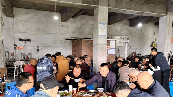 涪陵陈氏宗亲一行赴义和街道调研陈名武汽修相关企业