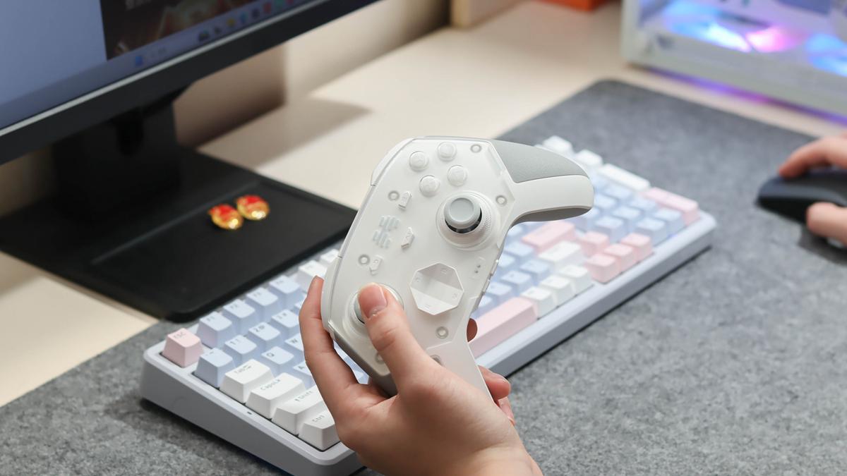 国产手柄逆袭！北通鲲鹏40：智控操控双在线，硬核玩家直呼真香