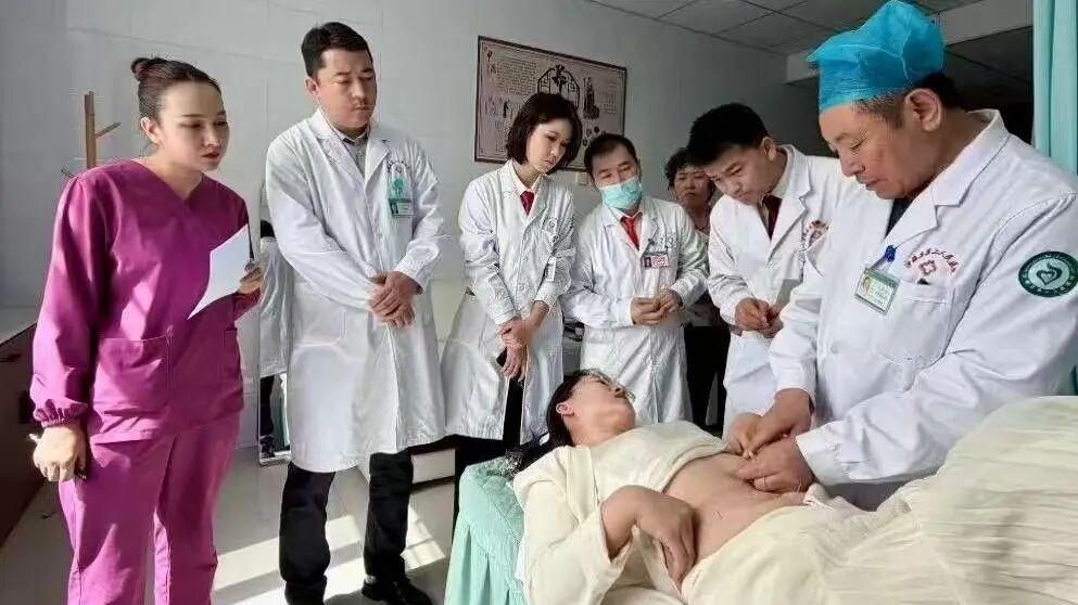 银针济世暖沙雅 仁术妙手护安康 ——王守东教授沙雅诊疗纪实
