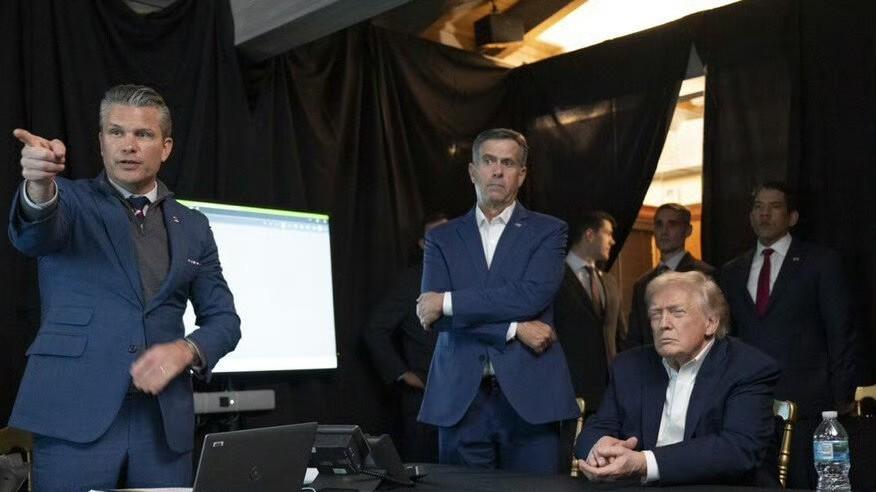 特朗普看抓捕马杜罗照片背后，一场风暴要来了