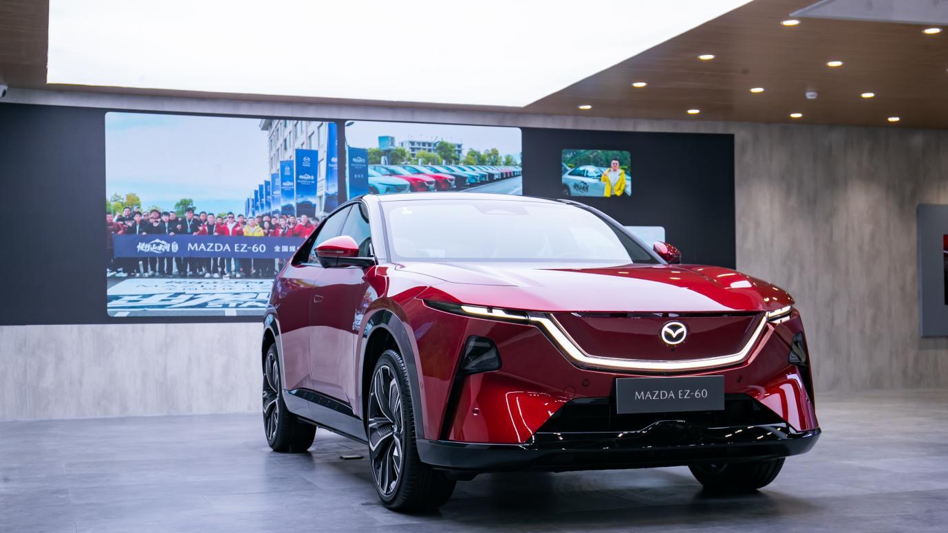 裸眼3D科技颠覆传统，MAZDA EZ-60再迎智能化革命