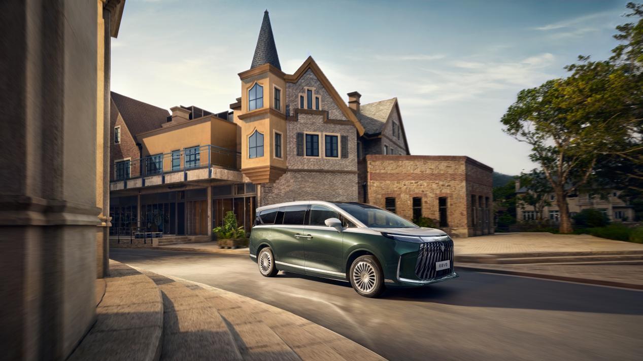 21.99万起享50万级体验，极狐问道V9开启高端MPV平权时代