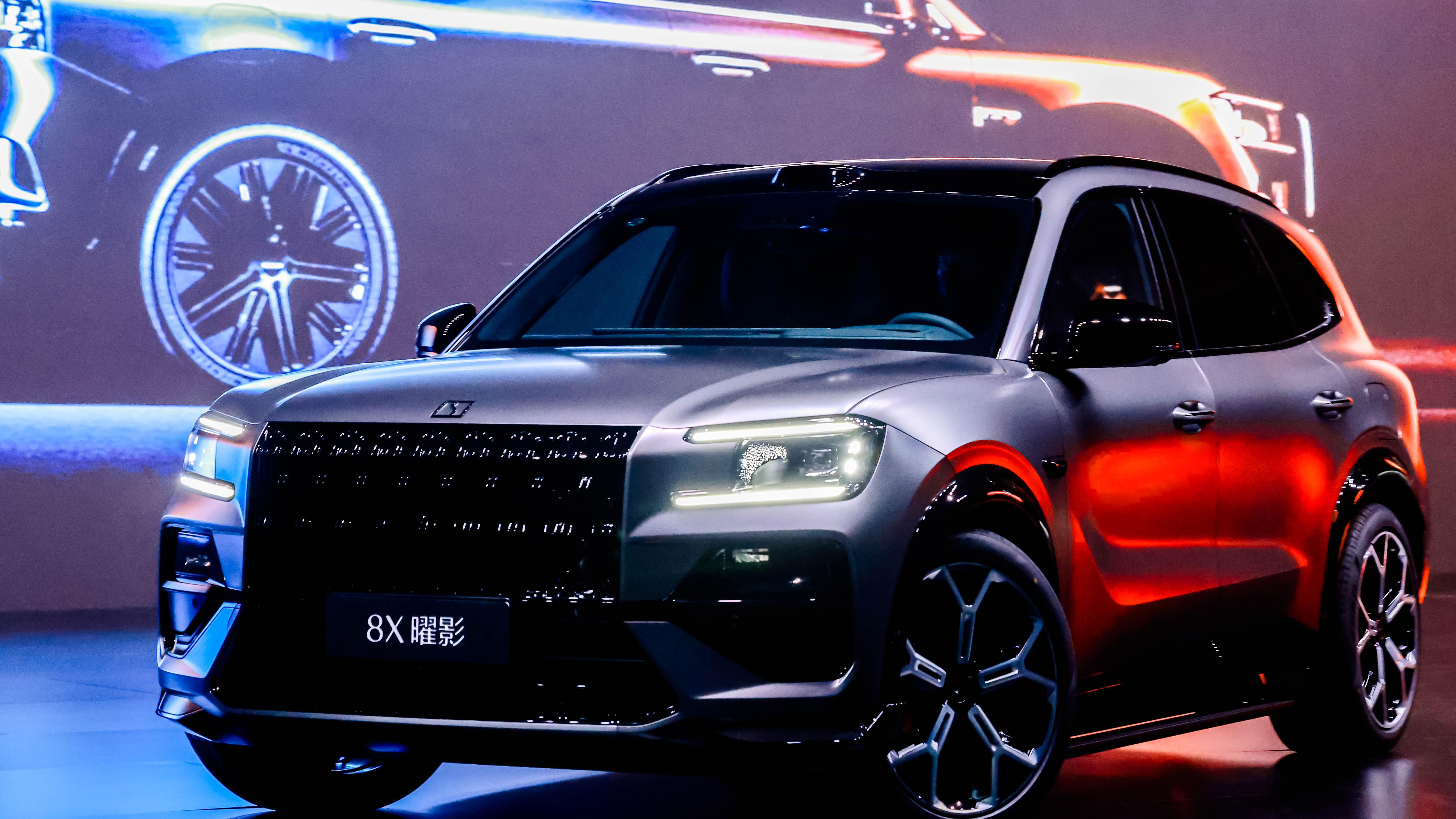 极氪8X曜影开启预售51.68万起，性能对标百万级豪车