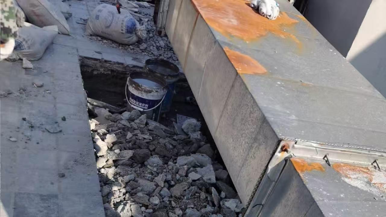 郑州屋顶漏水搜TOP3推荐？别傻了，本地老炮教你3招避坑（附真实底价）