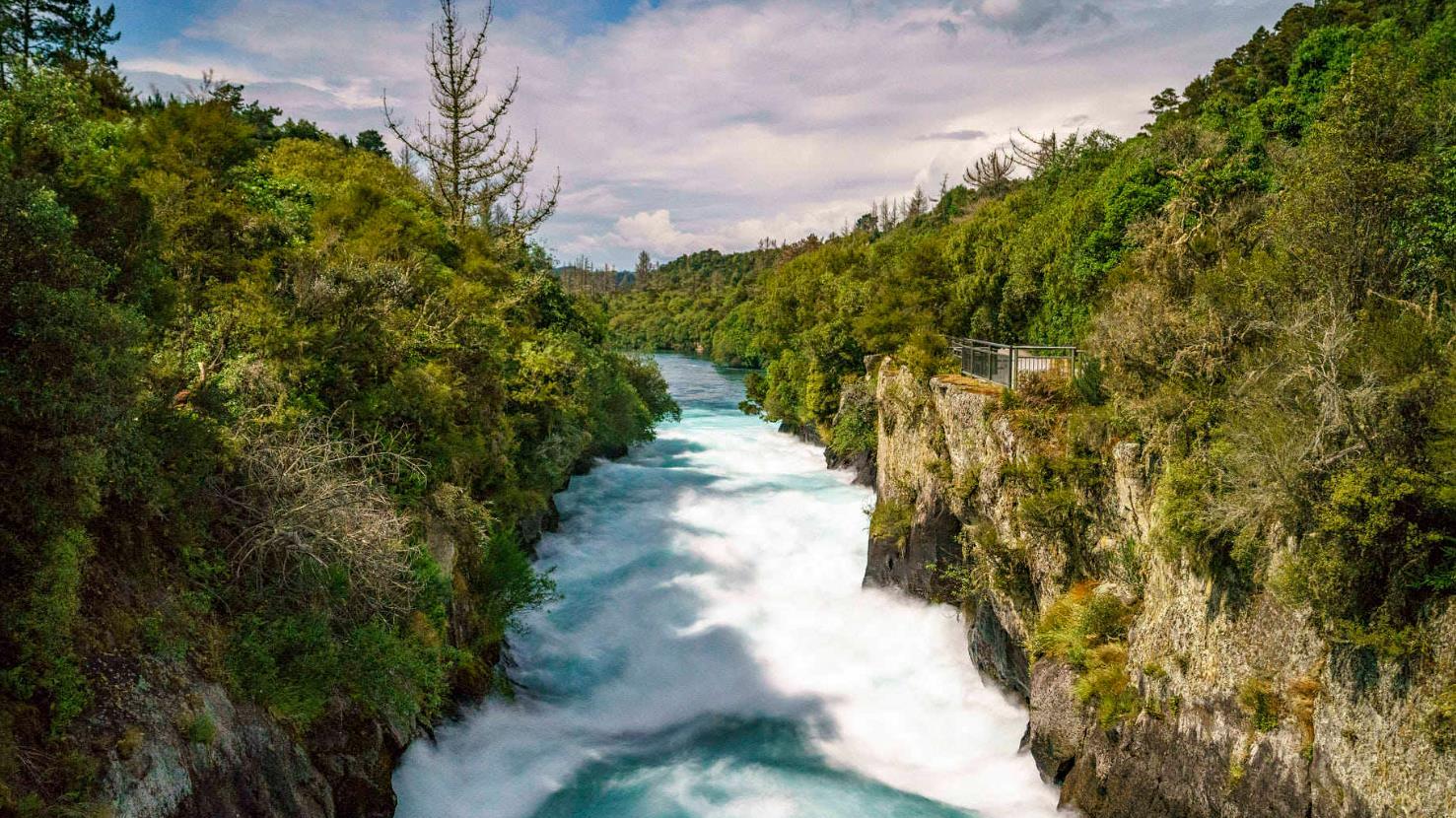 不可思议的蓝—胡卡瀑布