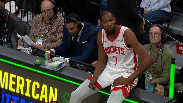 火箭终于赢强队了，不容易啊！赢马刺艰难，没第4节谢泼德的发挥，火箭坑定跪了